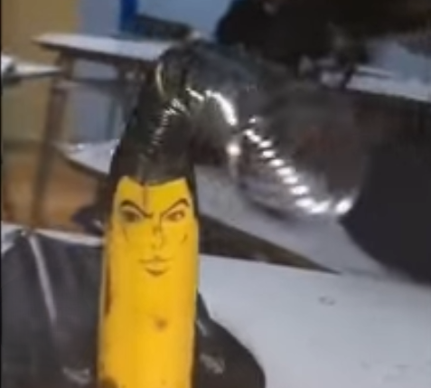 A banana that looks like Josuke